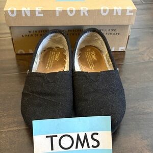 Toms Black Slip-On Flats with Cozy Lining